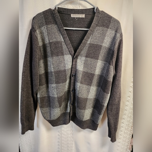 Geoffrey Beene Cardigan, Men's Med, Dark Gray, & Light Gray Checkered Cardigan - Picture 5 of 5